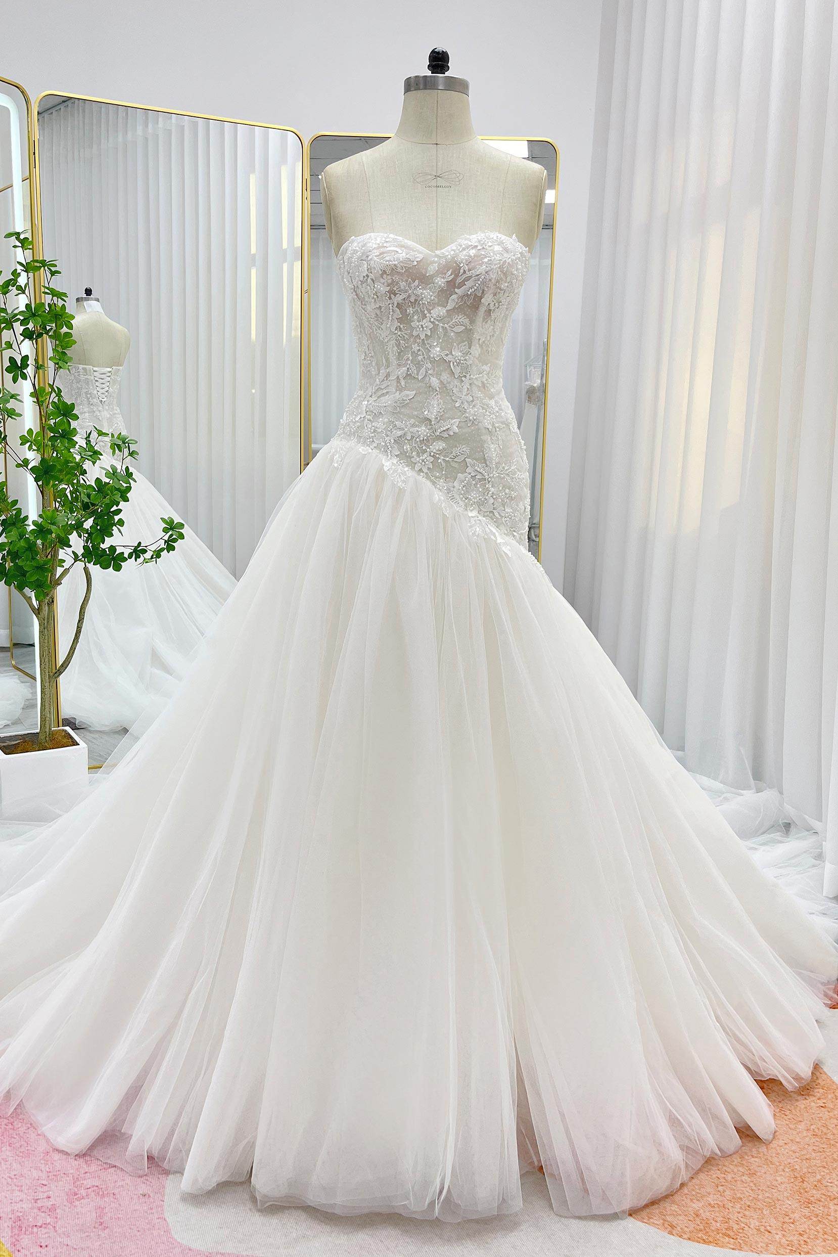 Trumpet-Mermaid Chapel Train Lace Tulle Wedding Dress CW3254 - COCOMELODY